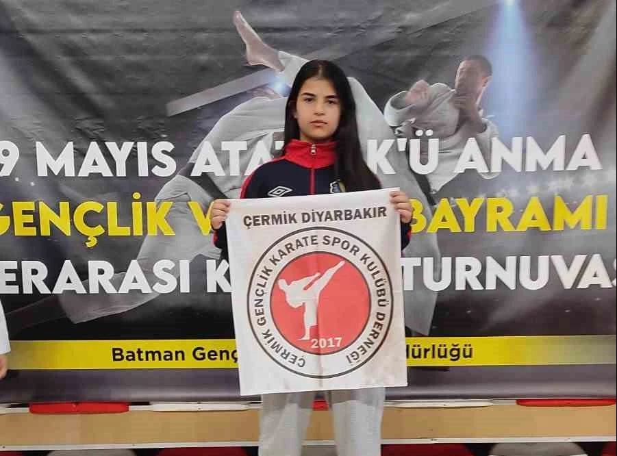 Çermikli karateciler Batman’dan 9 madalyayla döndü