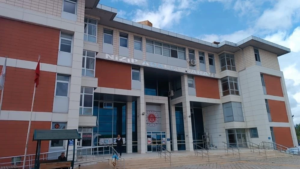 Depremde 51 kişinin öldüğü Furkan Apartmanı ile ilgili davada 3 sanığa tahliye