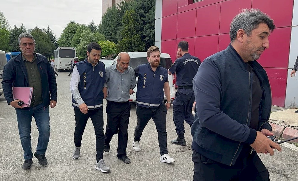 Eşini öldürüp oğlunu ve damadını ağır yaralayan zanlı: 