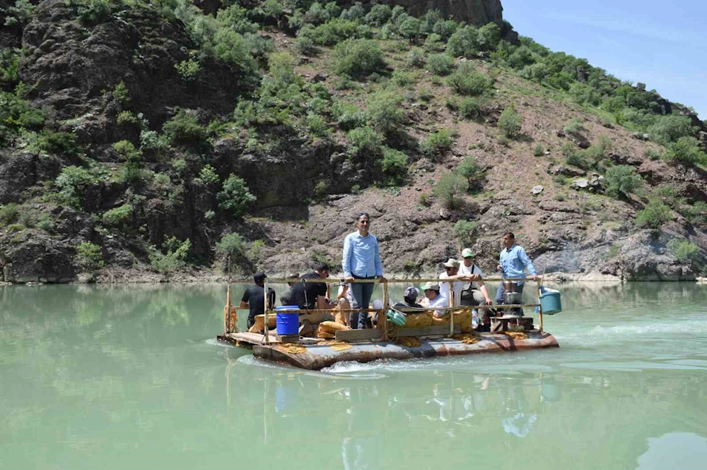 Garzan Çay’ı üzerinde yöresel sallarla tür düzenlendi