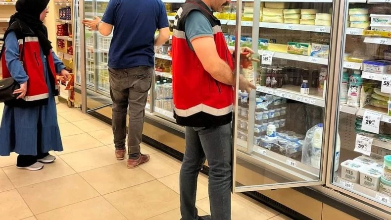 Gölbaşı’nda marketlerde gıda denetimi yapıldı