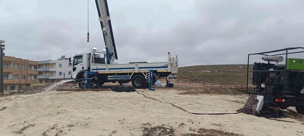 Midyat’ta iki mahallede sondaj kuyusu kazı çalışmaları tamamlandı