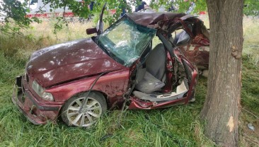 Adıyaman’da otomobil ağaca çarptı: 1 ölü, 1 yaralı