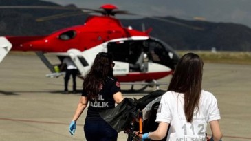 Ambulans helikopter yaşlı hasta için havalandı