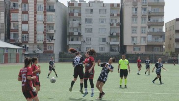 Cizre kadın futbol takımı, Bitlis’i 3-2 yendi