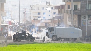 Cizre’de izinsiz gösteriye polis müdahale etti