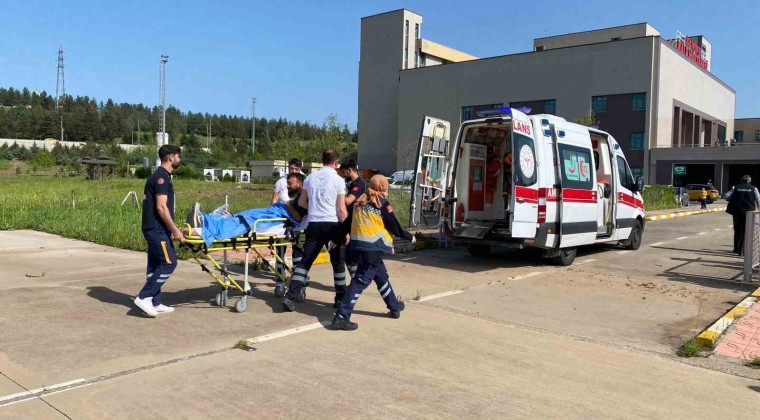 Diyarbakır’da parmağı kopan genç ambulans helikopter ile hastaneye sevk edildi