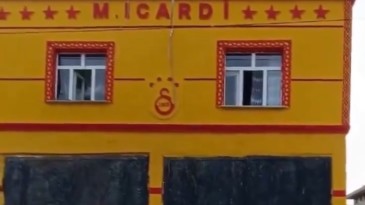 Diyarbakır’da yaşayan bir Galatasaray taraftarı evinin dış cephesine ‘M. Icardi’ yazdırdı