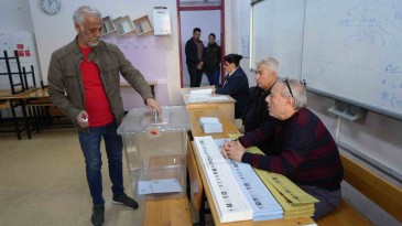 Gaziantep’te oy kullanma işlemi başladı