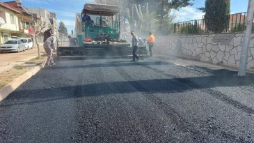 Gölbaşı Belediyesi Gazi Caddesini asfaltlıyor