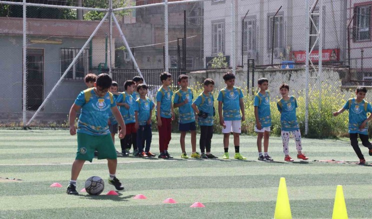 Haliliye Belediyesi Futbol Okulu ile genç yetenekler yetişiyor