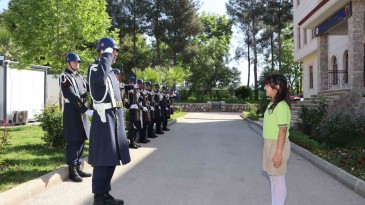 İl Jandarma Komutanı küçük Ada’yı tören mangası karşıladı