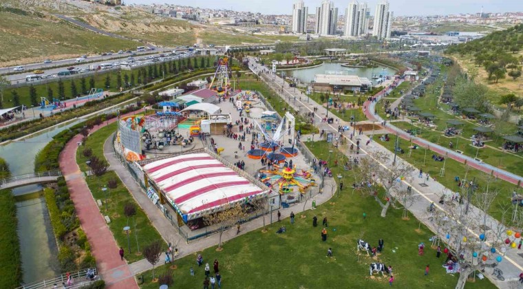 Şahinbey Belediyesi 663 parkıyla yaza hazır